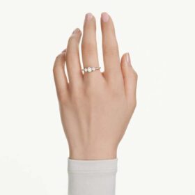 Stilla Attract Ring Round Cut, White, Gold-Tone Plated Stilla Attract Ring Round Cut, White, Gold-Tone Plated