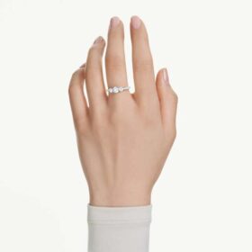 Stilla Attract Ring Round Cut, White, Silver-Tone Finish
